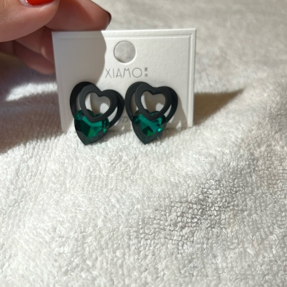 Jewelry - New Green stone heart earrings